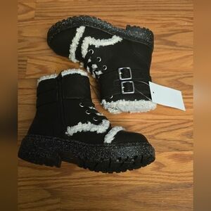 New W Tags Childrens Black and White Fur-Lined Boots